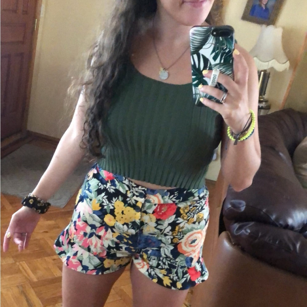 Zara TRAFALUC High-Waisted Floral shorts